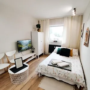  Apartament Terra Apartament - Cozy Studio With Netflix & Free Parking